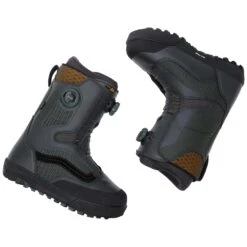 Vans Aura Pro Snowboard Boots -Sports Equipment 00fca566 c17f 4b15 bb1f cf4141323aec VN0A54G1ACW ALT1copy