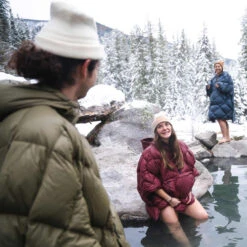 Thermarest Honcho Poncho Down Hooded Camping Blanket -Sports Equipment 2022 packtowl winter idaho native release 04810