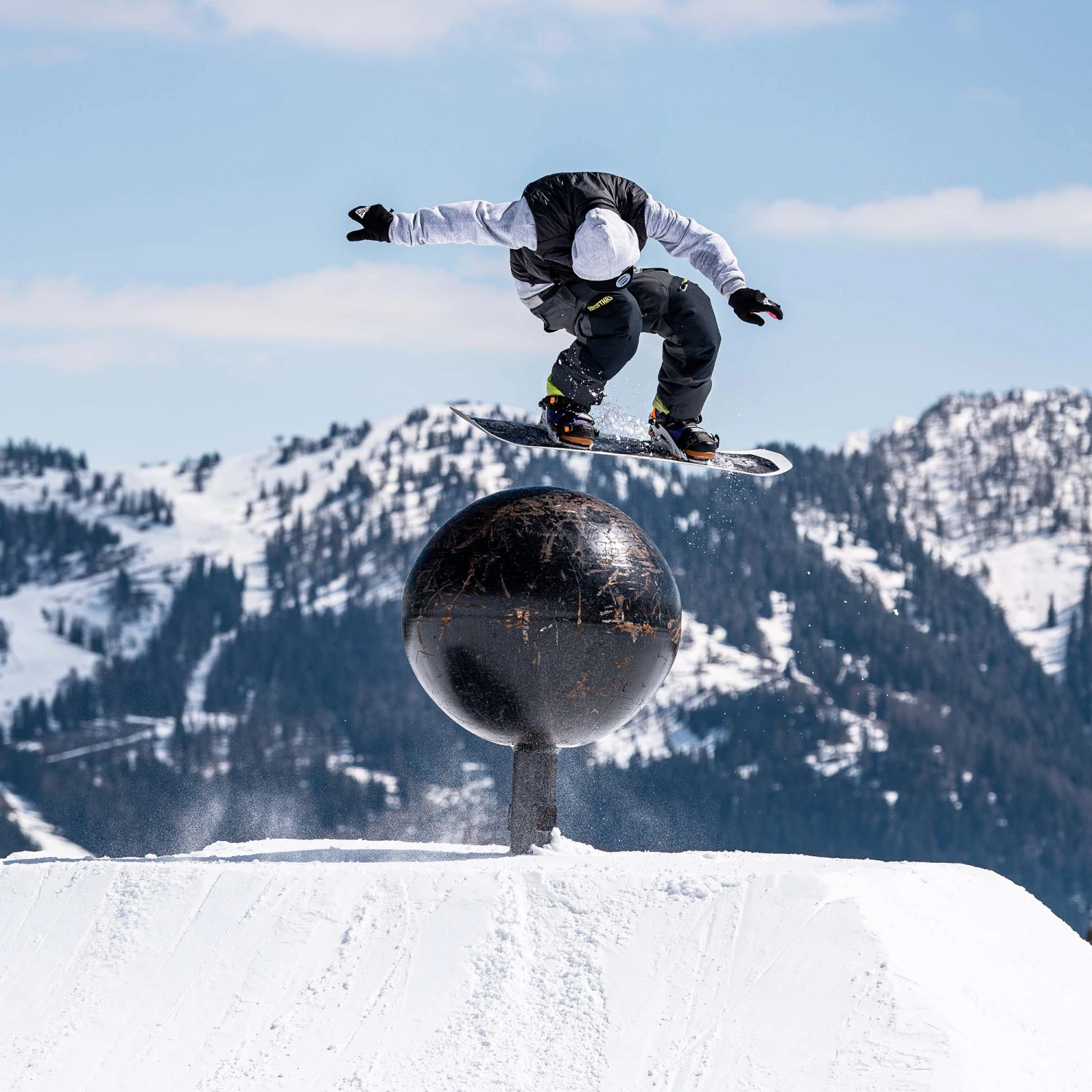 Bataleon Disaster+ Hybrid 3BT Camber Snowboard 12 Bataleon Disaster+ Hybrid 3BT Camber Snowboard - Image 12