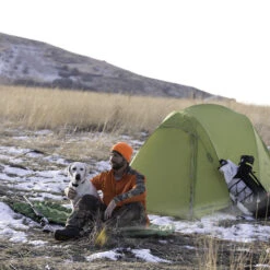 Klymit Static V Airbed Inflatable Camping Mattress -Sports Equipment Klymit StaticV 06SVGR01C LifeStyle4 v1 900x900