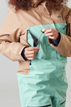 Picture Women's Opal Ski/Snowboard One Piece Suit 26 Picture Women's Opal Ski/Snowboard One Piece Suit -Sports Equipment WVT275 B 09