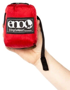 ENO SingleNest Lightweight Hammock 23 ENO SingleNest Lightweight Hammock -Sports Equipment a938080a 26be 413a 99db 0c7351957f32eno singlenest hammock stuff sack hands 1 4