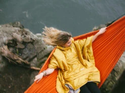 Thermarest Honcho Poncho Hooded Thermal Camping Blanket 24 Thermarest Honcho Poncho Hooded Thermal Camping Blanket -Sports Equipment cacc6653 284f 4237 a22a ecc412656df5tr lifestyle honchoponcho 3