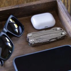 Leatherman Wingman Pocket Multitool & Sheath 30 Leatherman Wingman Pocket Multitool & Sheath -Sports Equipment jjet0770